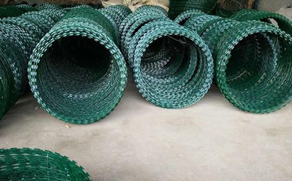 噴塑刀片刺網(wǎng) 噴塑刀片刺網(wǎng)