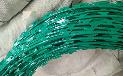 噴塑刀片刺網(wǎng) 噴塑刀片刺網(wǎng)