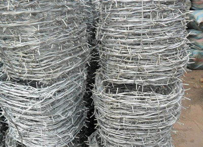 刺鐵絲網.jpg 刺鐵絲網.jpg